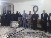 تجلیل رئیس دانشگاه آزاد اسلامی لارستان از خانواده دانشجوی شهید سیدمحمد رحمانیان