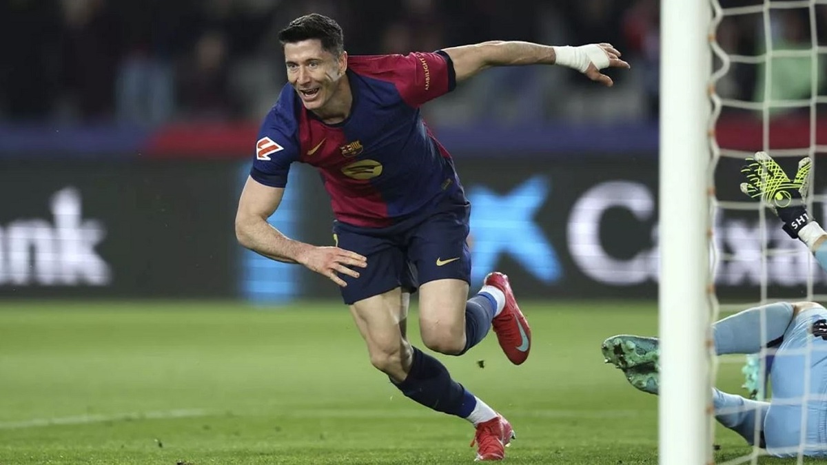 گل دوم بارسلونا به دورتموند توسط لواندوفسکی (فیلم)