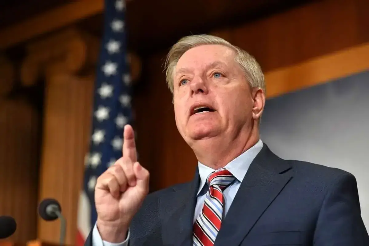 سناتور گراهام: ترامپ قصد سرنگونی مادورو را دارد
