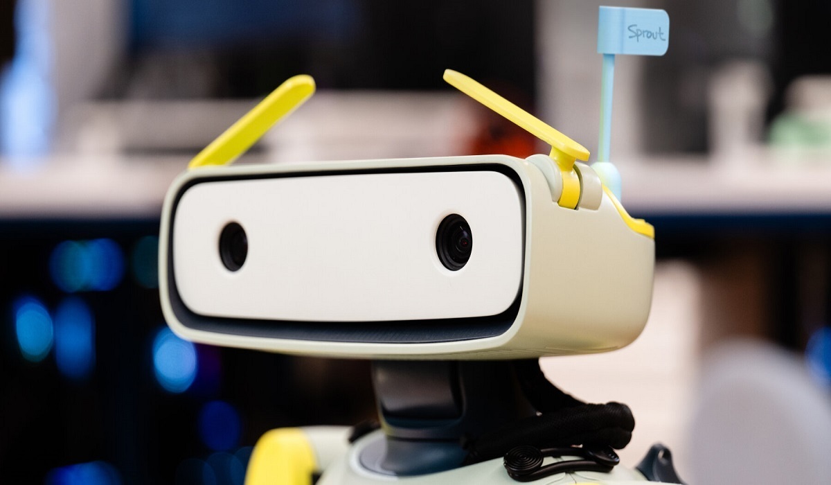 اسپراوت؛ همراه هوشمندی که می رقصد و احساسات دارد! (+تصاویر)