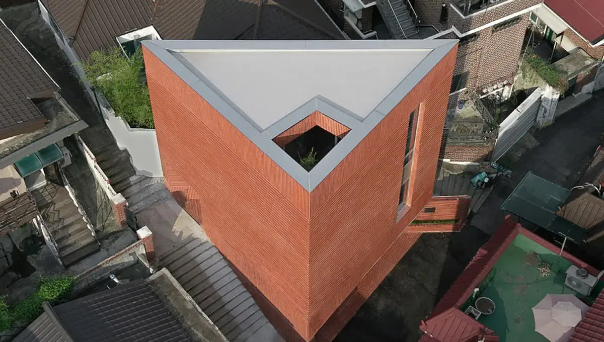 خانه 98 متری با 7 نیم طبقه! (+عکس)