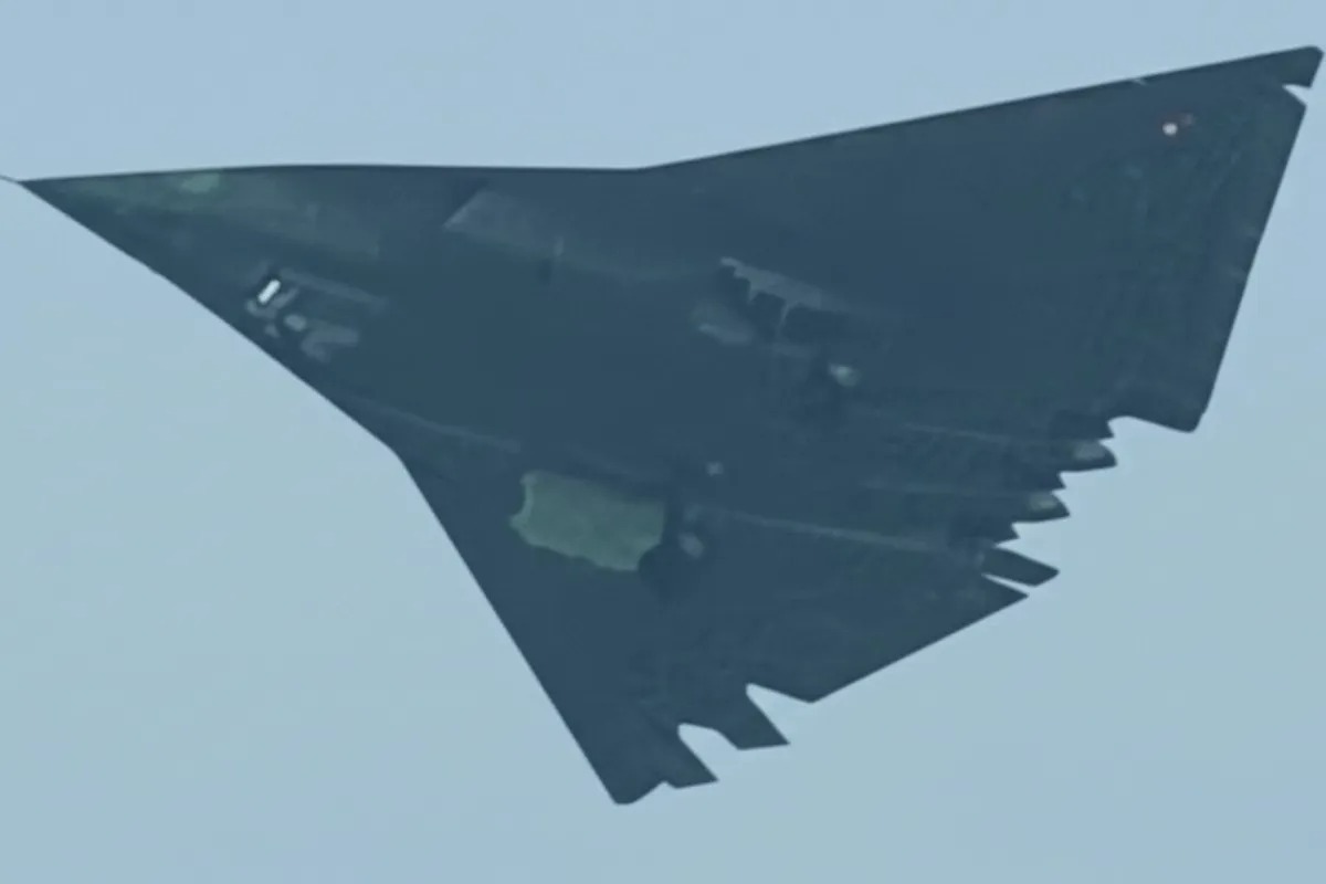 اولین جنگنده نسل ششمی جهان در چین به پرواز درآمد(+عکس)