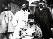 «ناصرالدین شاه» در کنار نوه اش «سید جواد امامی» (عکس)