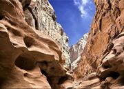 تنگه چاکاویر قشم؛ هنری که باد و آب در سنگ حک کرده‌اند(+عکس)