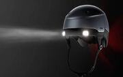 این کلاه ایمنی هوشمند یک سلاح مخفی دارد