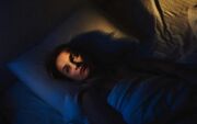 چرا اغلب نیمه‌شب بیدار می‌شویم؟