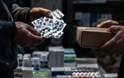 سهم دلالان در بازار دارویی بیش از بیماران است