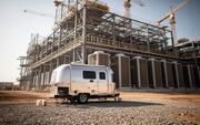 ثروتمندترین فرد جهان در تریلر می‌خوابد