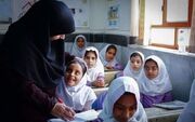 معلمانی که استعفا می‌دهند؛ وقتی حقوق به نیمه ماه هم نمی‌رسد