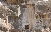 هشدار درباره تهدید میراث چند هزارساله در پیرامون تخت جمشید