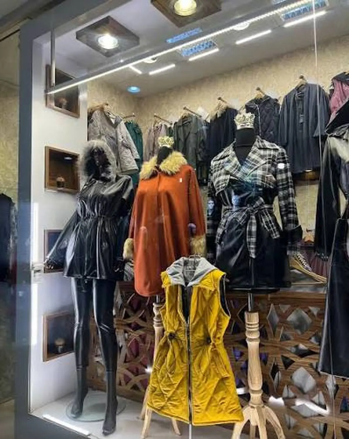 قیمتهای بالا، خرید لباس زمستانی را برای مردم دشوارتر میکنند