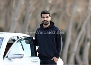 ستاره جدید پرسپولیس با خودروی سفید در راه تهران!