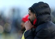 کنعانی‌زادگان، فارغ ز غوغای جهان در حال خوشگذرانی