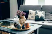 ۱۲ ایده جذاب برای چیدمان و تزئین میز جلو مبلی