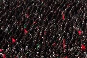 پلاکارد معنادار یک شرکت کننده در مراسم وداع