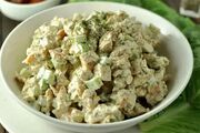 طرز تهیه سالاد مرغ چربی‌سوز با یک سس متفاوت