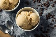 طرز تهیه بستنی قهوه خانگی با بافتی نرم و خامه‌ای