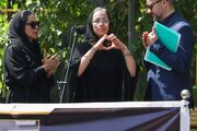 رفتار همسر اکبر عبدی در مراسم ختم و شایعات عجیب!