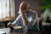 چرا آدم‌های تنها بیشتر در معرض کمبود ویتامین هستند؟