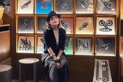 استایل هنری بازیگر «شغال» در میان تابلوهای نقاشی