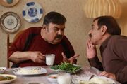 گفتگوی بامزه منوچهر هادی با یک طوطی