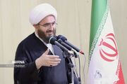 یک روحانی: همسر رهبر شهید در بستر بیماری هستند
