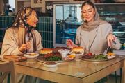 فرار دو دختر هموطن از یک رستوران لوکس سوژه شد