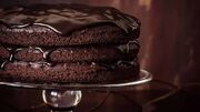 طرز تهیه کیک شکلاتی کافی‌شاپی با بافتی خیس و نرم