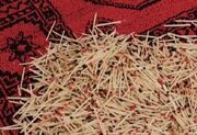 باور نمی‌کنید این فرش را با چوب کبریت ساخته باشند!