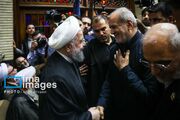 پزشکیان با دیدن روحانی و کروبی گل از گلش شکفت!
