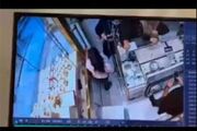 شاهکاری که یک دختر بچه در طلافروشی رقم زد!