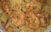 طرز تهیه پاستا میگو با خامه لطیف و عطر سیر