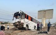 ۱۸ حادثه دیده بر اثر برخورد اتوبوس با موانع اطراف جاده