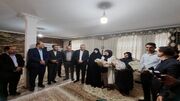 دیدار مسئولان استانی با خانواده ۳ قلوهای تازه متولد شده