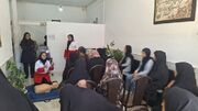 همزمان با هفته خانواده؛ آموزش کمک‌های اولیه برای زنان سرپرست خانوار در اسدآباد