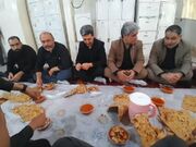 حضور مدیرکل بهزیستی و معاون دادستان بر سر سفره بهبودیافتگان قم در هیأت حضرت ابوالفضل(ع)