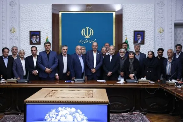 پزشکیان با رانندگان جنگ 40روزه سخن گفت؛ تعهد ملی را بازتابی از خدمت‌رسانی دانست