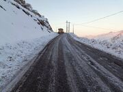 بارش برف در برخی گردنه ها و راه های کوهستانی همدان/ ۲ هزار و ۷۰۰ کیلومتر راه برف روبی شد