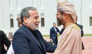 رایزنی وزیران خارجه ایران و عمان درباره سازوکارهای مناسب برای تردد کشتی‌ها از تنگه هرمز