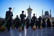 گزارش تصویری از آیین جاروکشی خادمان حرم امام رضا (ع) در حرم حضرت فاطمه معصومه (س)