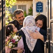 بازگشت مادر ۷۱ ساله به آغوش خانواده/ آزادی یک زندانی زن با همدلی خیرین