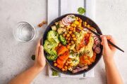 غذا خوردن بعد از این ساعت خطر افسردگی را بیشتر می‌کند!