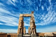 مصوبه الحاق حریم درجه ۲ تخت‌جمشید بازنگری می‌شود/ هیچ ساخت‌وسازی در حریم تخت‌جمشید پذیرفته نیست/ صیانت از میراث‌فرهنگی خط قرمز ماست/ نگرانی از توسعه شهرنشینی به سمت تخت‌جمشید، موضوعیت ندارد