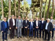 بازدید علی دارابی از آرامگاه‌های خیام، عطار و قدمگاه در نیشابور