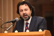 نمی‌توان از آتش‌سوزی آتن گفت و آتش‌گرفتن تخت‌جمشید را نادیده گرفت/ پاسخ به روایت‌های ایران‌ستیزانه، از شناخت مستند تاریخ آغاز می‌شود/ روایت‌های کاریکاتوری از تاریخ، در خدمت کوچک‌نمایی یک تمدن قرار می‌گیرند/ نباید در دام تقابل تمدنی ترسیم‌شده در روایت‌های سیاسی گرفتار شویم