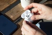 بررسی AirPods 5؛ کنترل صدا و قیمت کمتر