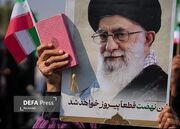 خروش تهرانی‌ها در محکومیت تروریسم و اغتشاشات/ مردم پایتخت قرآن به‌دست به میدان آمدند+ تصاویر