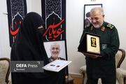 اهدای درجه سپهبدی به خانواده شهید سلامی