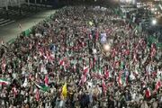 تظاهرات شبانه در صنعا برای قدردانی از ایران و حمایت از بیانیه نیروهای مسلح یمن