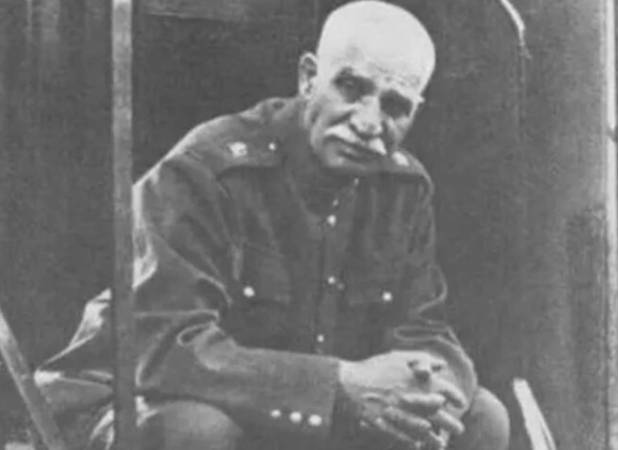 «برج میلاد» را رضاخان ساخت؟/ شوخی‌هایی که جدی گرفته شدند - اکونیو